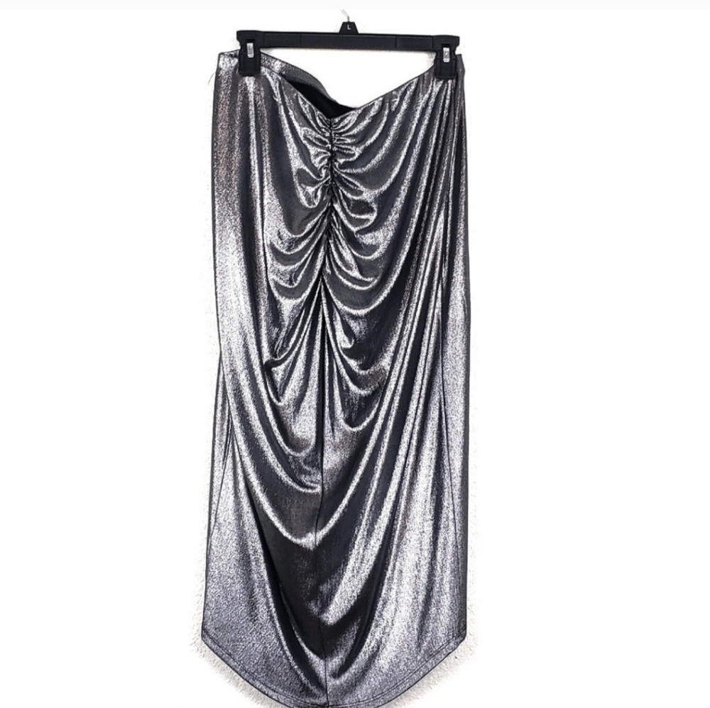 🖤Silver, shiny, chrome skirt